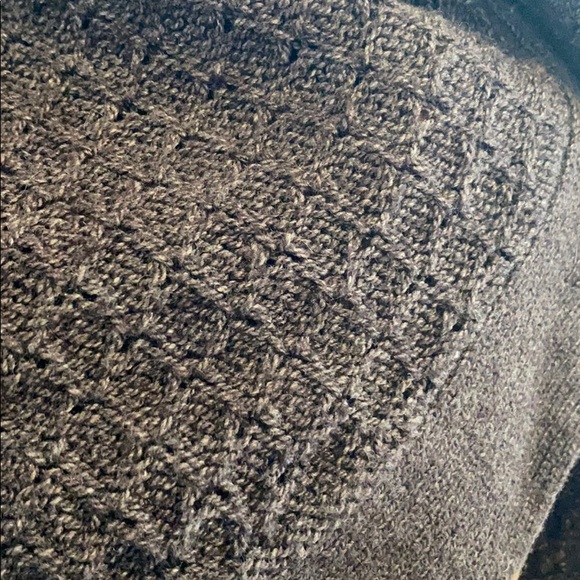 Old navy sweater - Picture 3 of 4